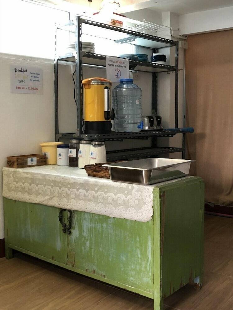Hostal Ploy Hostel