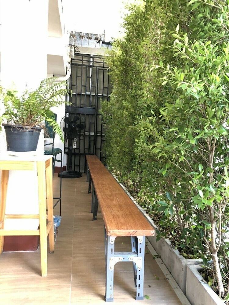Hostal Ploy Hostel