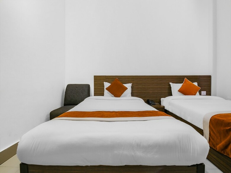 Oyo 312 Hotel Aakash International