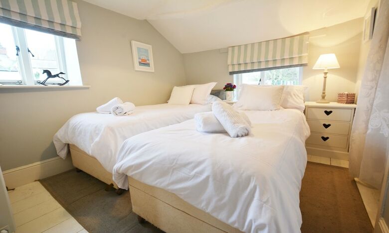 Perrymans Cottage 4 Bedrooms Sleeps 9