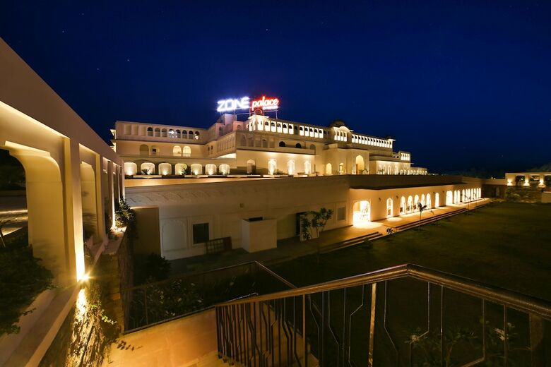 Hotel Zone Palace By The Park
