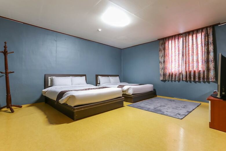 Hotel Secret House