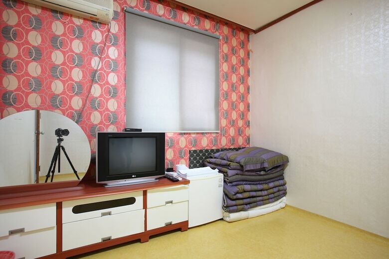 Hotel Secret House