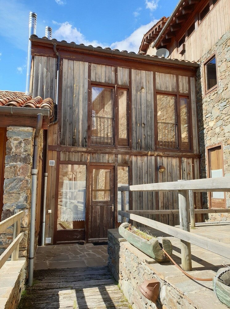 Apartamentos El Serrat Turisme Rural