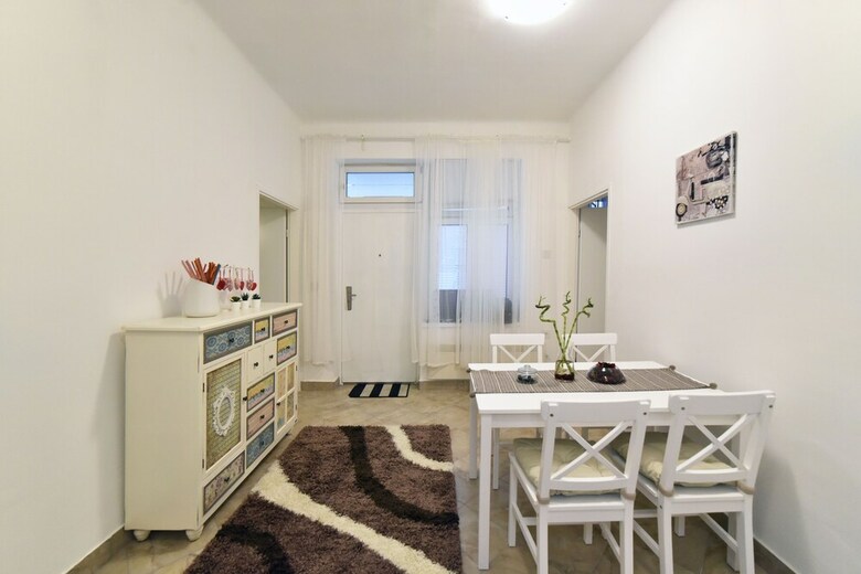Apartment Heart To Heart