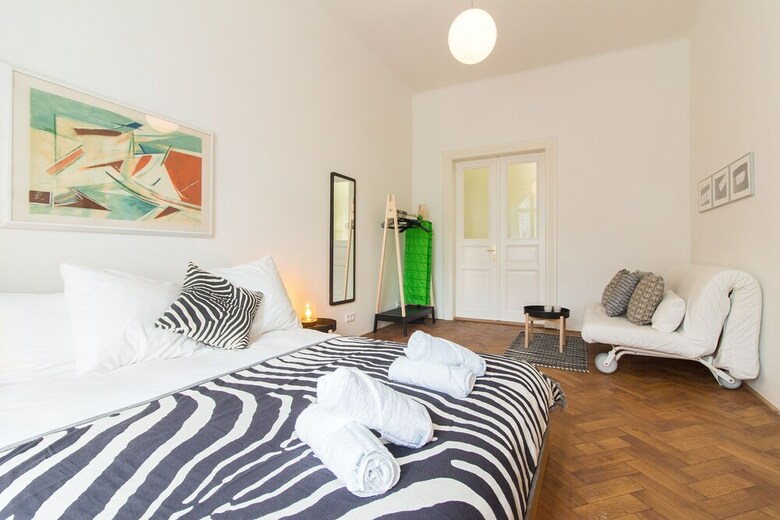 Stylish Modern Apartment For 5 People