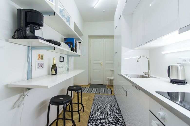 Stylish Modern Apartment For 5 People