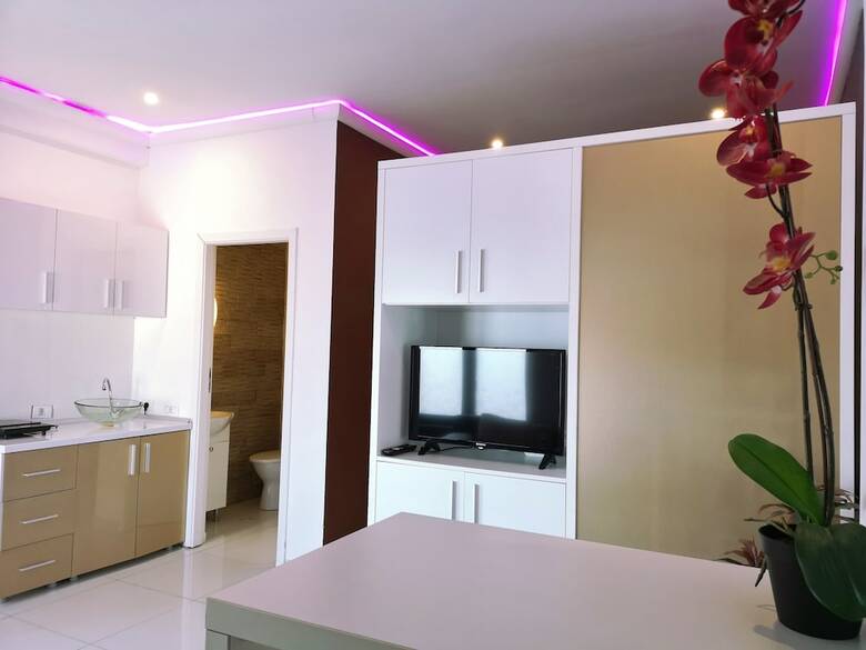 Urban Garden Aparthotel