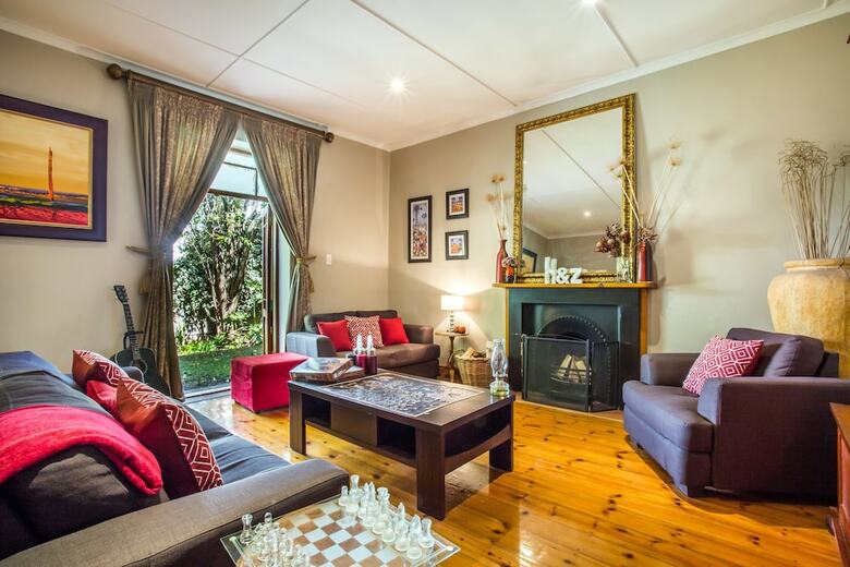 Hotel 88 Baron Van Reede Guesthouse