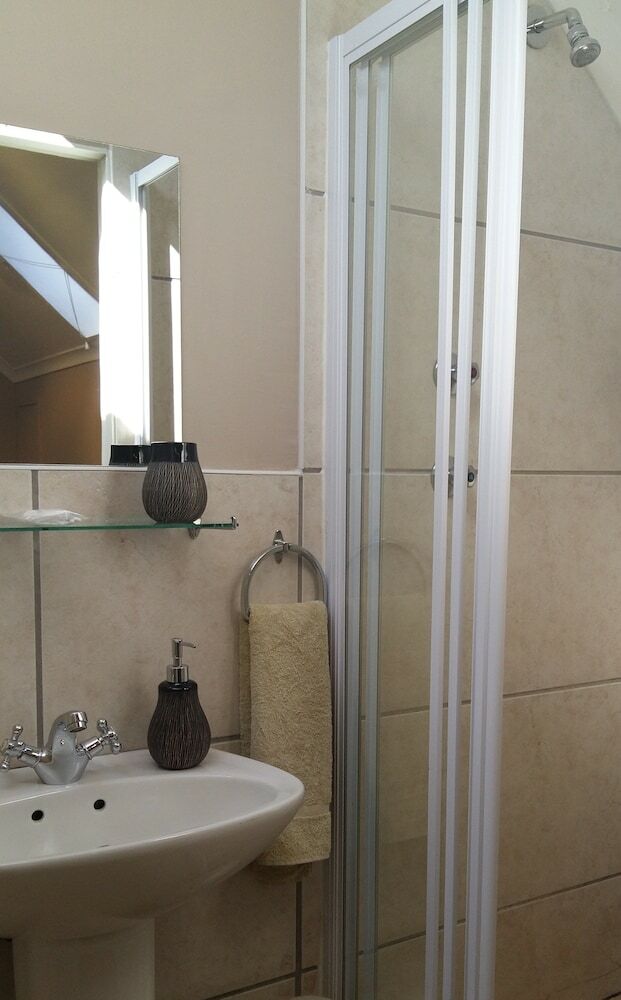 Hotel 88 Baron Van Reede Guesthouse