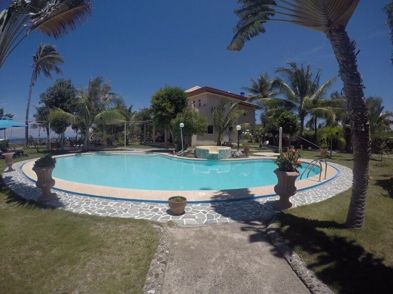 Hotel Cabilao Sunset Dive & Beach Resort