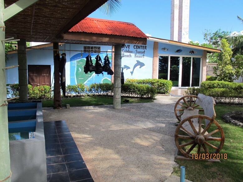 Hotel Cabilao Sunset Dive & Beach Resort