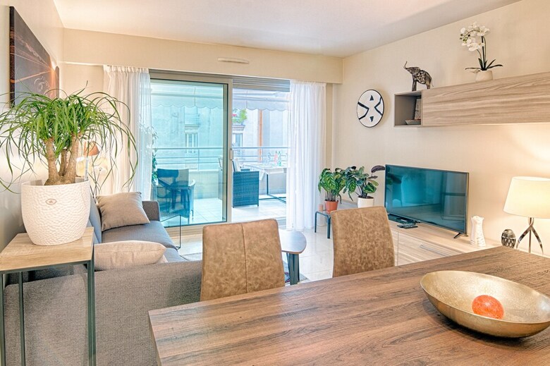 Superb Apartment In The Palace Residence