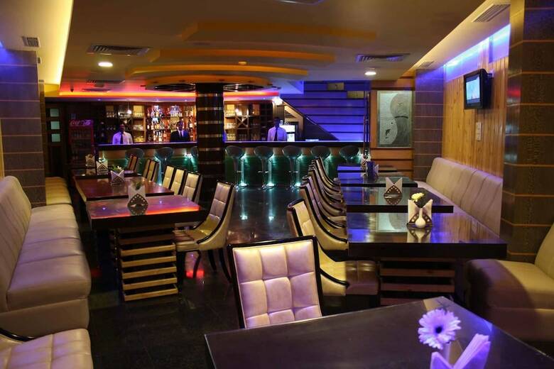 Hotel Crystal Paark Inn