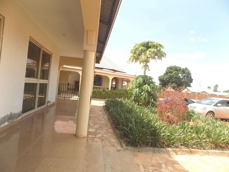 Plain Springs Hotel