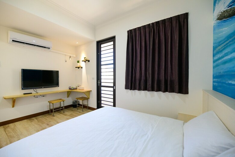 Hotel Township Season B&B