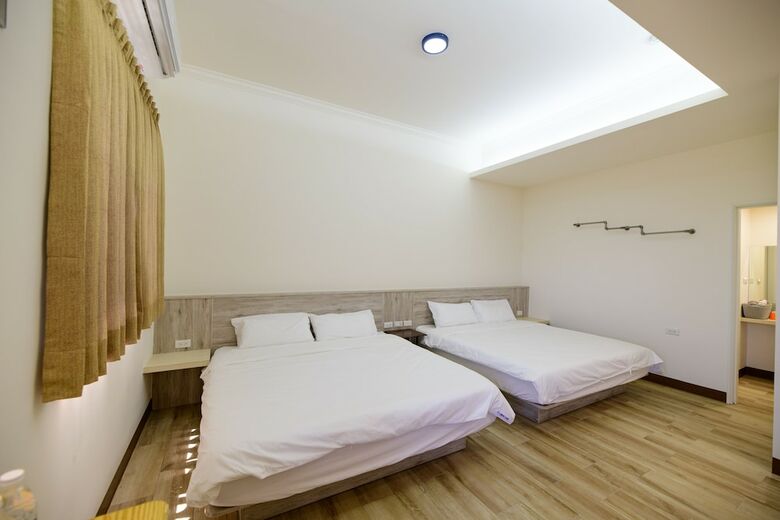 Hotel Township Season B&B