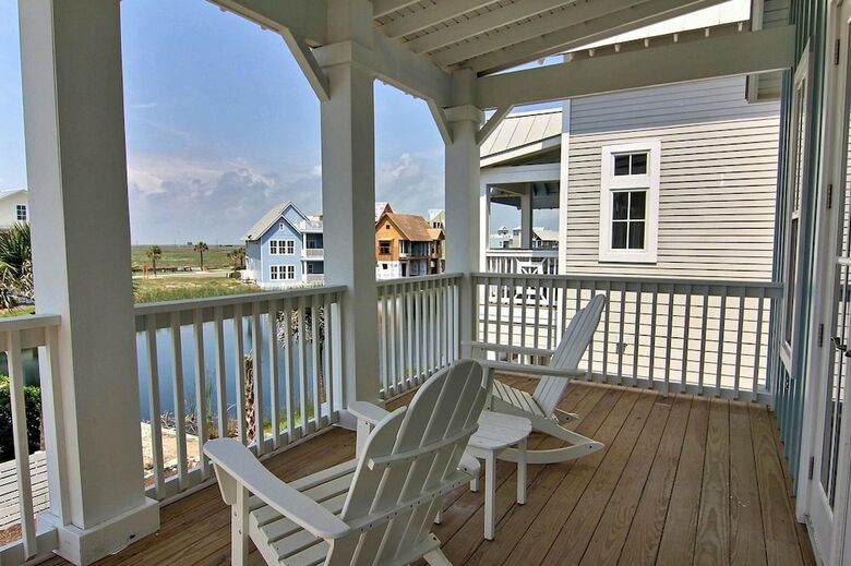 Cinnamon Shore- Beachy Keen 252 Be