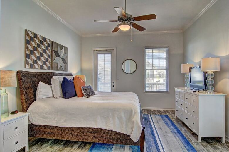 Cinnamon Shore- The Love Shack 116 St