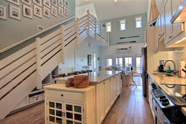Cinnamon Shore- By The Sea Tc 2303