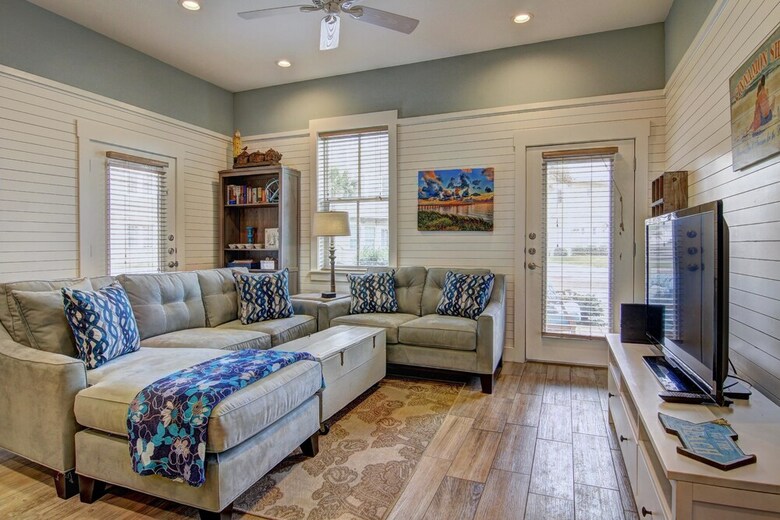 Cinnamon Shore- Watercolor Bungalow Tc 2101