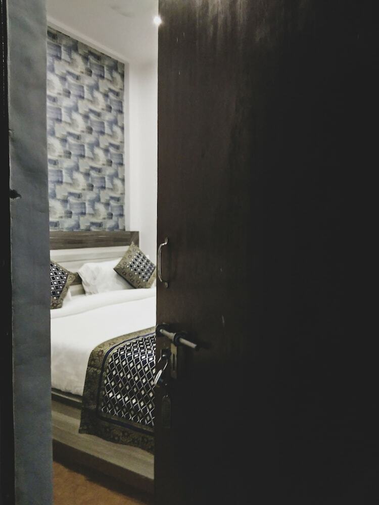 Dwivedi Hotels Hotel Elena