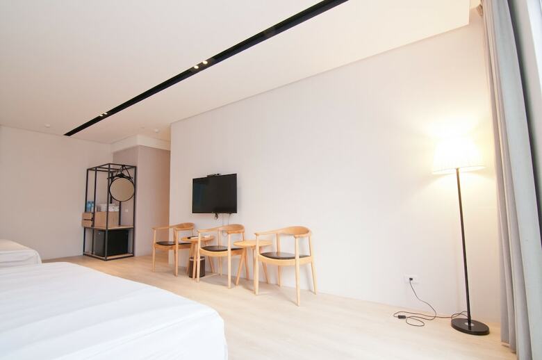 Hotel Feng Chi Inn
