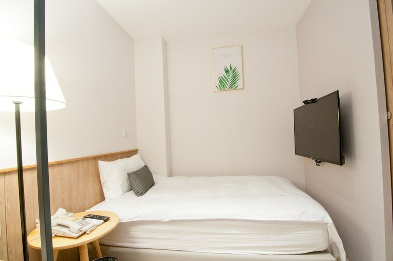 Hotel Feng Chi Inn