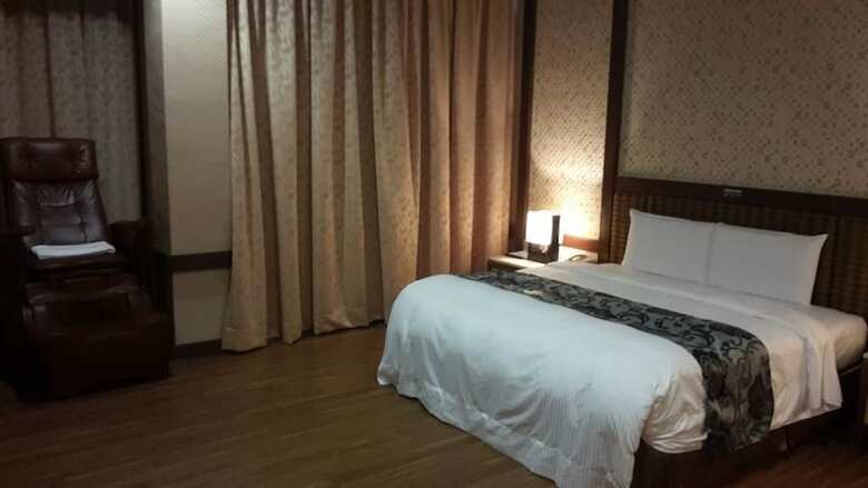 Love Story Hotel