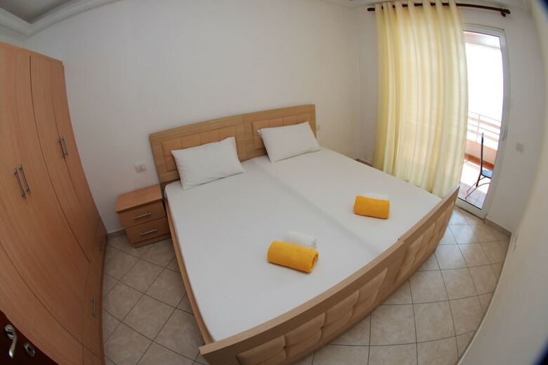 Lidis Apartments