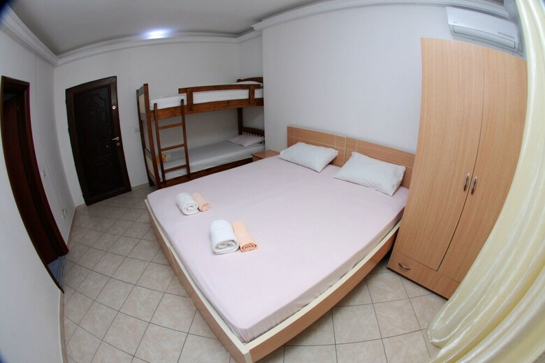 Lidis Apartments