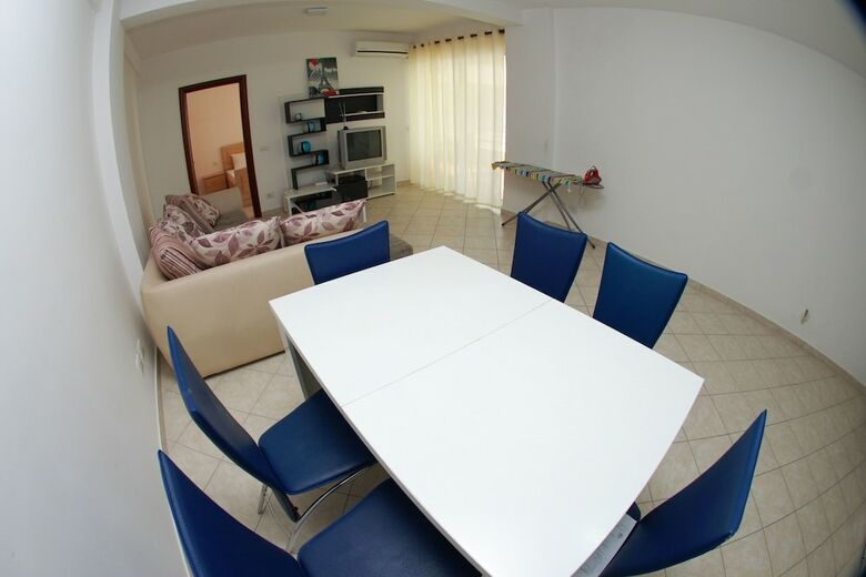 Lidis Apartments