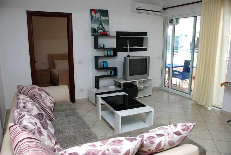 Lidis Apartments