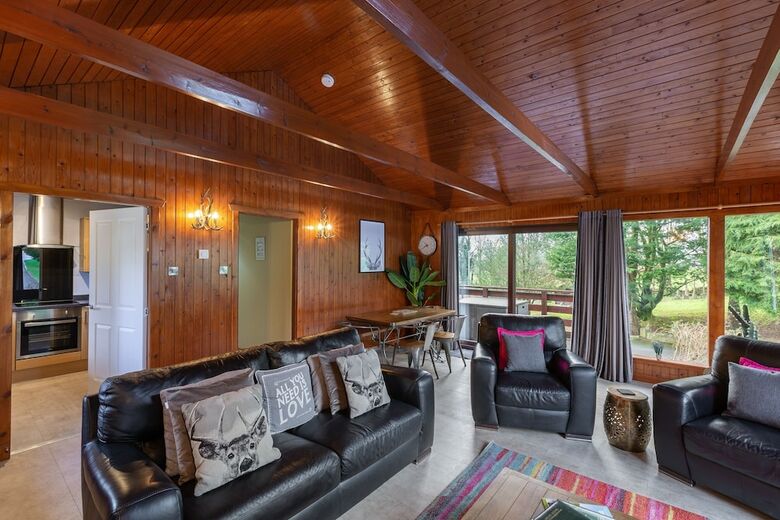 Hazel Lodge 26 With Hot Tub, Newton Stewart