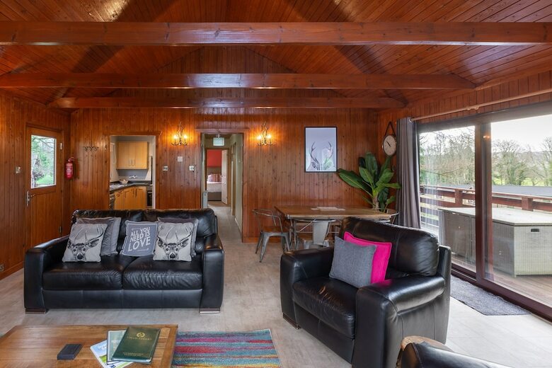 Hazel Lodge 26 With Hot Tub, Newton Stewart