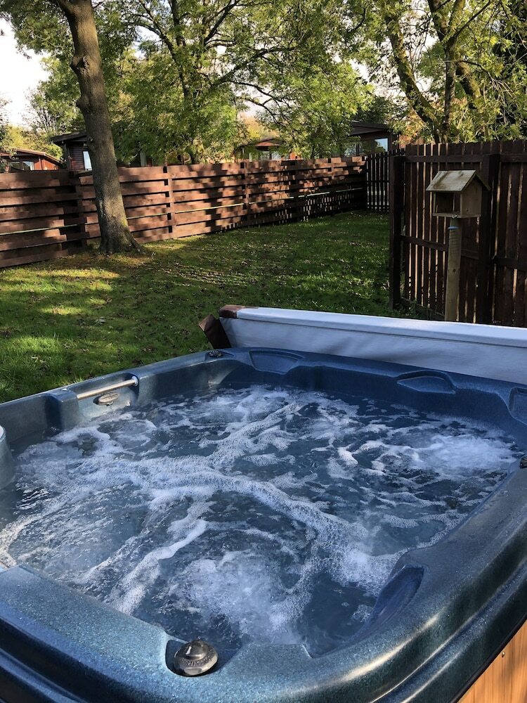 Hazel Lodge 26 With Hot Tub, Newton Stewart