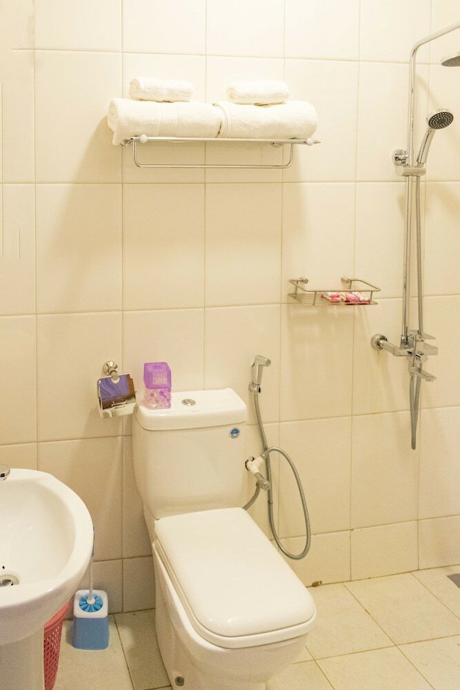 Tooro Fairway Hotel