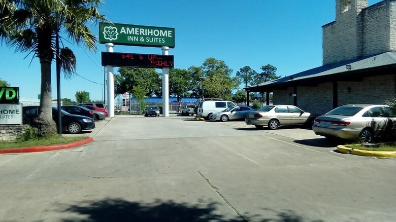 Hotel Amerihome Inn & Suites