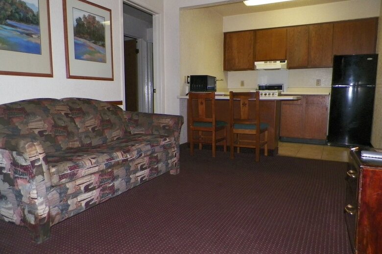 Hotel Amerihome Inn & Suites