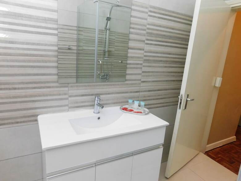 Bed & Breakfast Regal Suites - Kenya