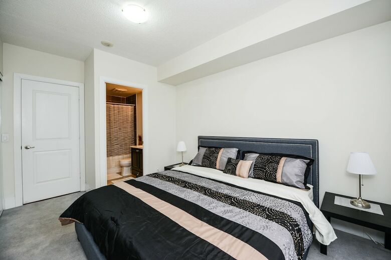 Sarkar Suites - 330 Burnhamthorpe Road