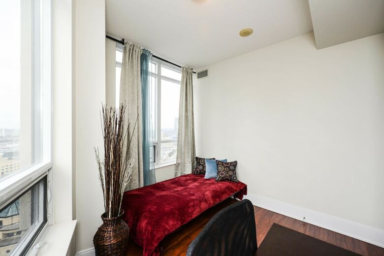 Sarkar Suites - 330 Burnhamthorpe Road