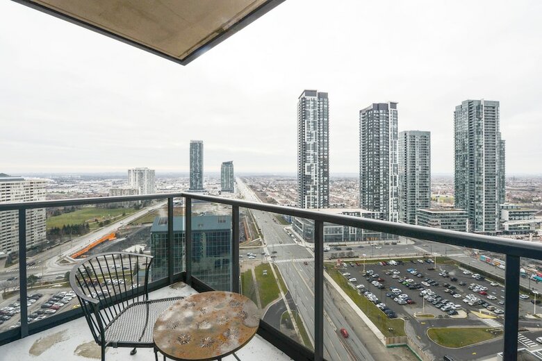 Sarkar Suites - 330 Burnhamthorpe Road