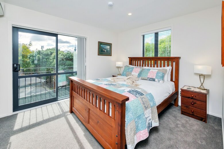 Beautifully Styled 2br W/ 2 Carparks + Aircon