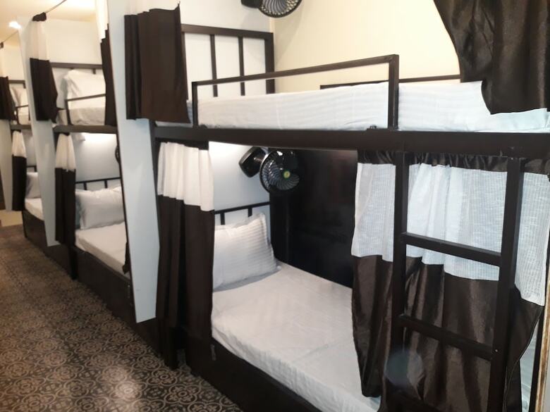 Hostal Deck 3 Airport Dormitory