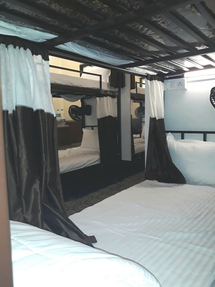 Hostal Deck 3 Airport Dormitory