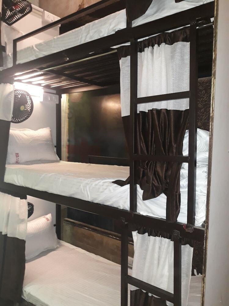 Hostal Deck 3 Airport Dormitory