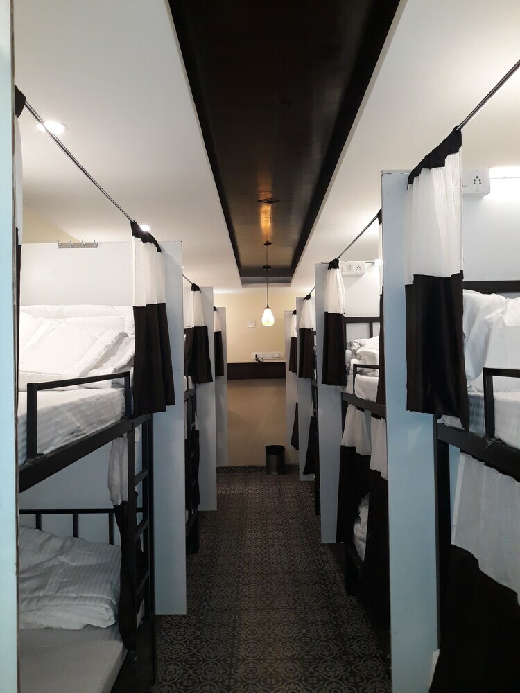 Hostal Deck 3 Airport Dormitory