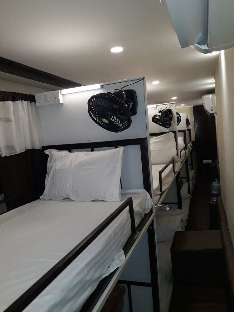 Hostal Deck 3 Airport Dormitory