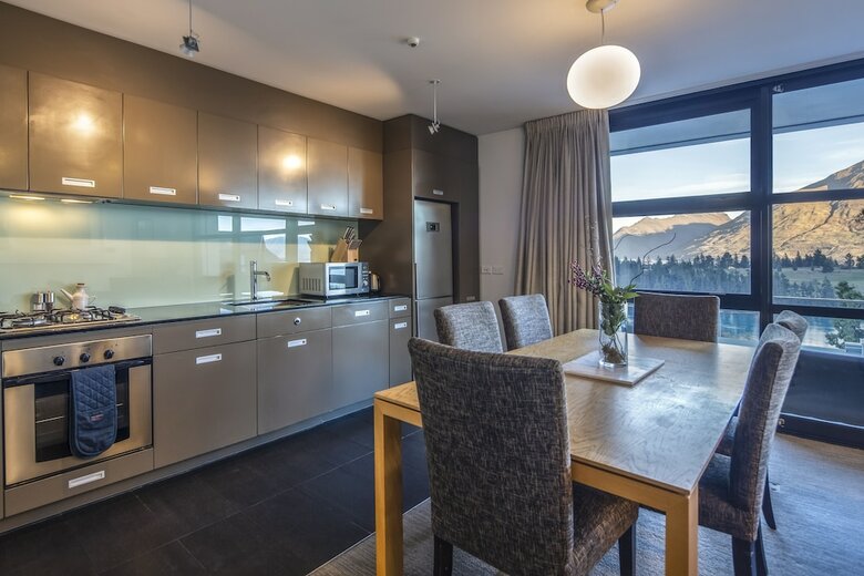 Panorama Terrace Apartments, Element Escapes